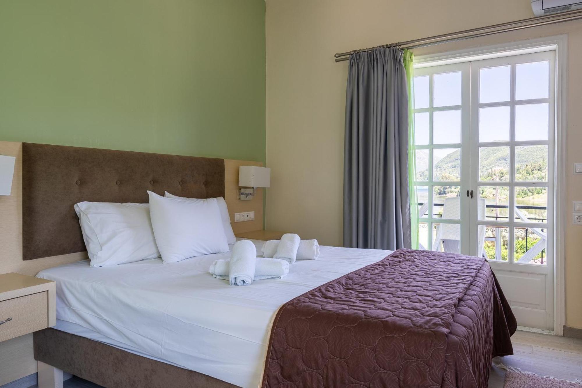 Vliho Bay Suites & Apartments Yénion Zewnętrze zdjęcie