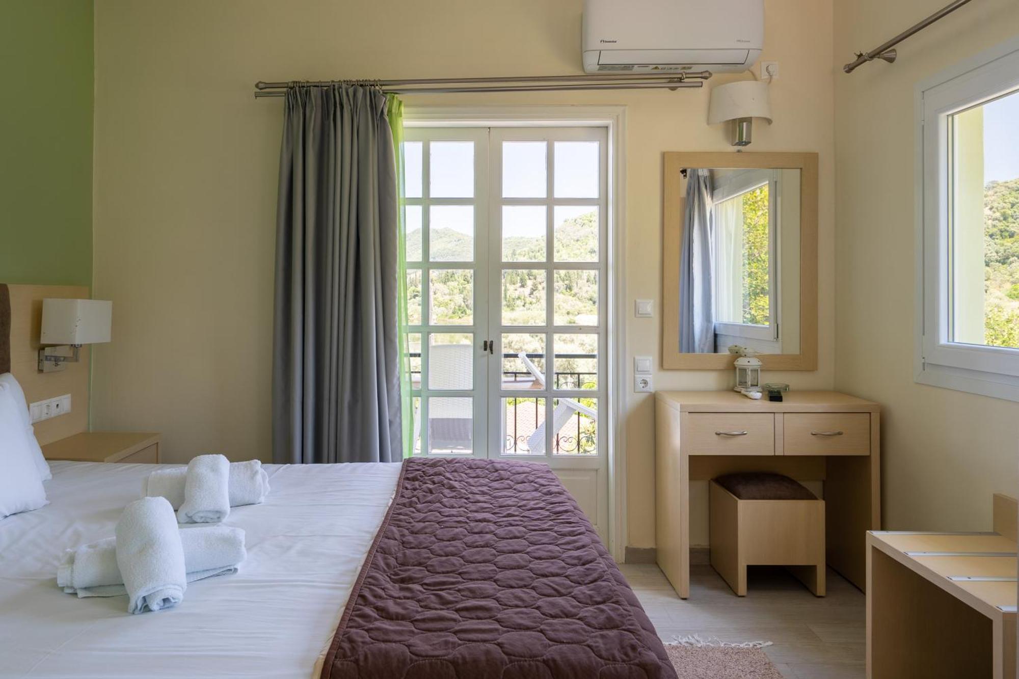 Vliho Bay Suites & Apartments Yénion Zewnętrze zdjęcie